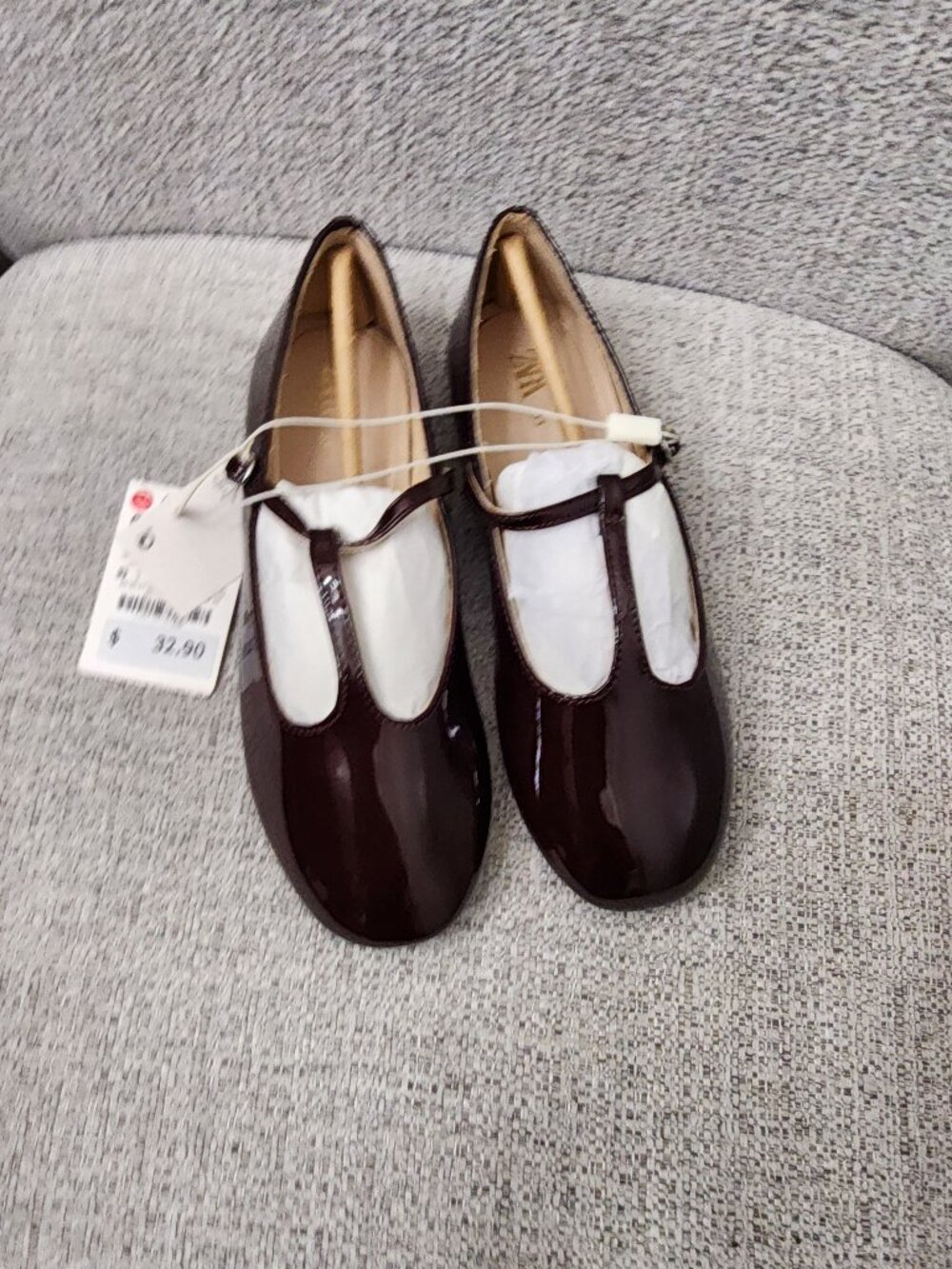 Brand new Zara girl maroon shinny dress shoes size 2 - Picture 2 of 6